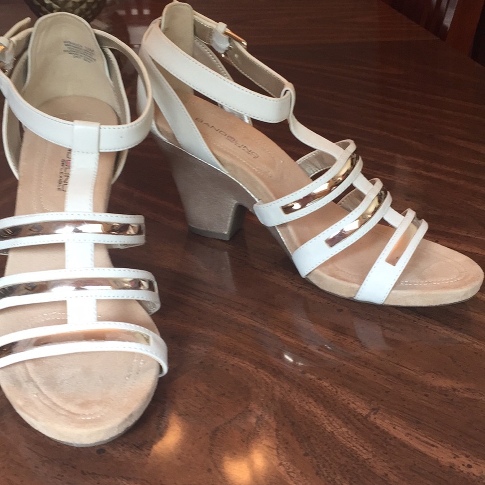 Bandilino off white sandals size 10 never worn!